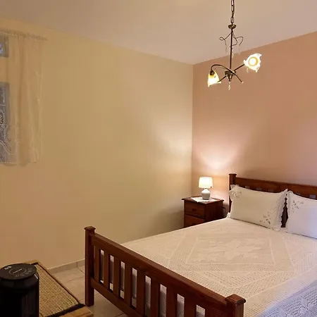 Traditional Flat In - Lampiri * Zíria