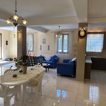 Traditional Flat In - Lampiri